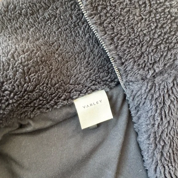 Varley Black Sherpa Puffer Coat with Drawcord Waist - Picture 2 of 3